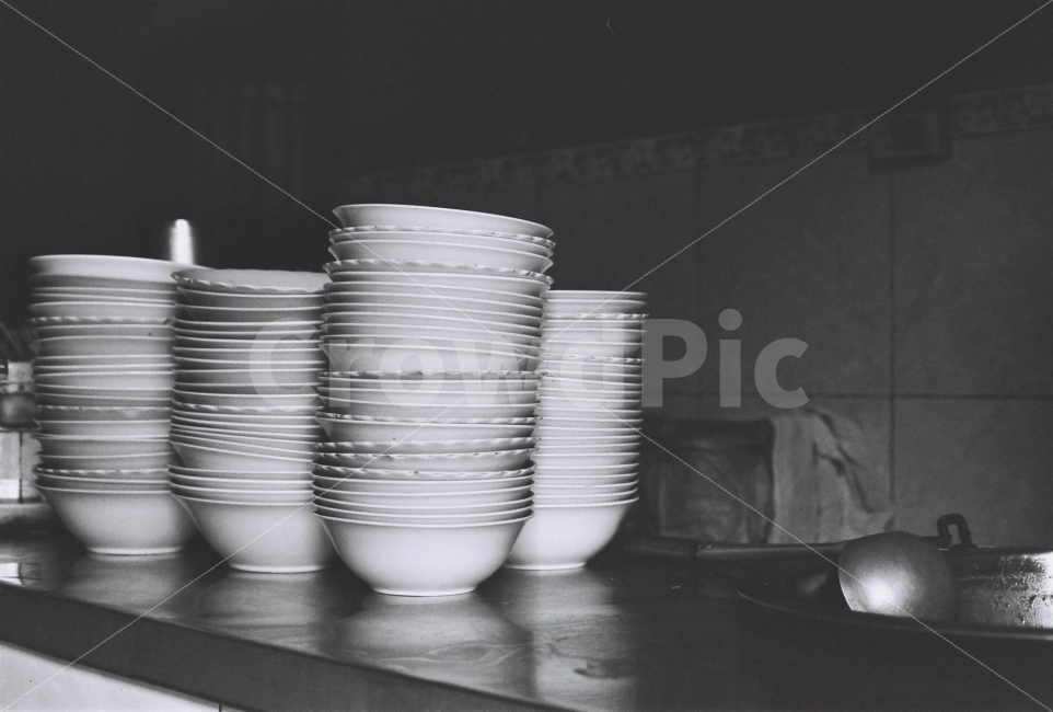 식당,그릇,밥,흑백,필름사진,감성,sensible,feeling,사물,물건,오브젝트,thing,object,matter,흑백,모노톤,monochrome,black and white