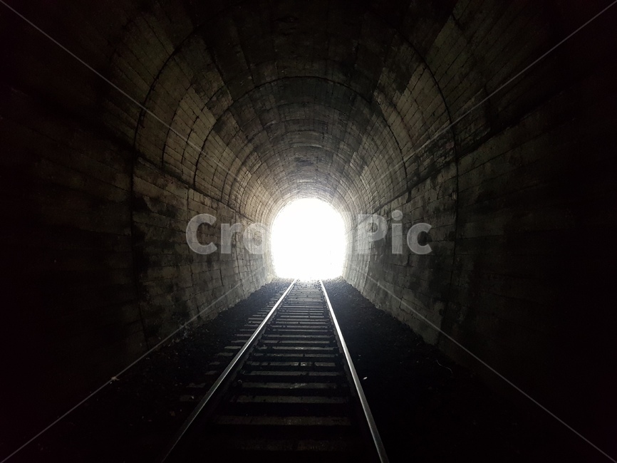 터널,터널끝,출구,기찻길,빛,희망,탈출,어둠,tunnel