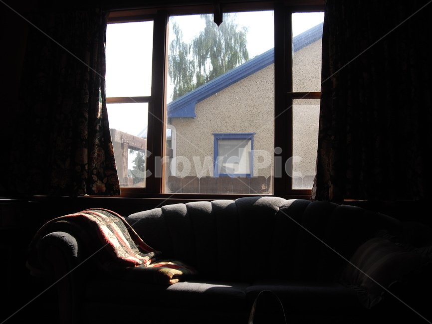 furniture,가구,거실,쇼파,couch,오후,햇살,햇빛,커튼