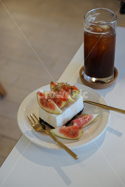 무화과디저트,무화과케익,디저트,음료,카페,간식,cafe,음식,식재료,요리,food,cook,meal,dishes,food reserves,디저트,간식,후식,dessert,snack