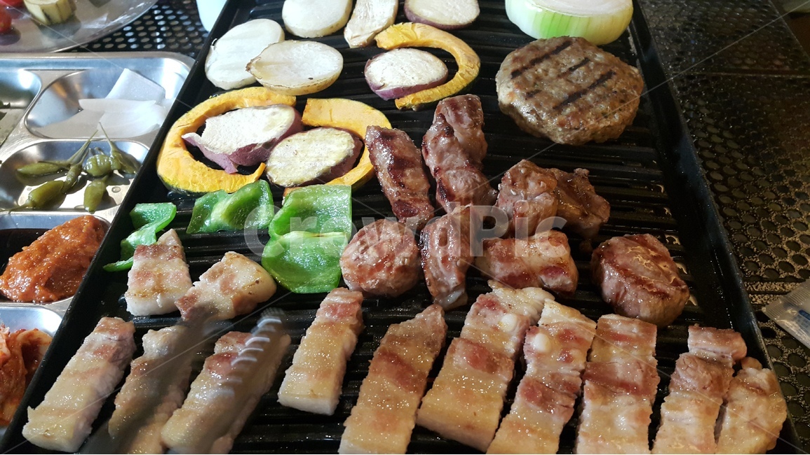 소세지,캠핑음식,캠핑요리,김치,고기,떡갈비,피망,바베큐,camping,삼겹살,양파,단호박,식재료,상추,채소,야채,캠핑,음식,식재료,요리,food,cook,meal,dishes,food reserves,육류,고기,meat
