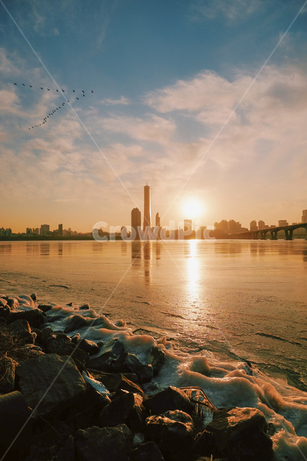 여의도,철새,하늘,한강,63빌딩,노을,석양,감성,feeling,겨울,winter,얼음,도시,풍경,city,landscape,한국도시풍경,한국도시경관,korea cityscape,감성,sensible,feeling,flare,플레어,light,빛,nature,자연