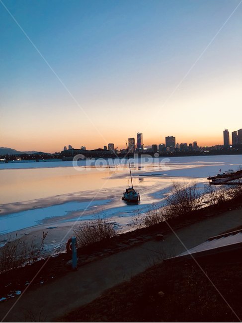 뚝섬한강공원,뚝섬,한강,공원,한강공원,겨울,저녁,해질녘,river,서울,야경,밤,풍경,nightscape,night,landscape,도시,city,watercraft,선박,transportation,교통,vehicle,차량