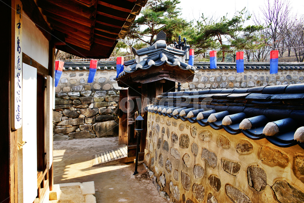 한옥,처마,기와,전통,한국의집,고건축,청사초롱,문화,담벽,돌담,한국전통,한국문화,korean traditional,korean culture,건축물,건물외관,exterior,building,structure,architecture,construction