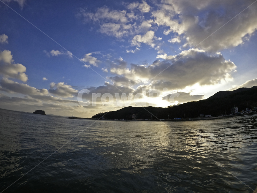 nature,자연,outdoors,옥외,land,바다,sea,날씨,weather,나라,ocean,대양,water,물,일몰,선셋,sunset,하늘,스카이,sky,파란,색깔,푸른,구름,물결,잔잔한,저녁,오후