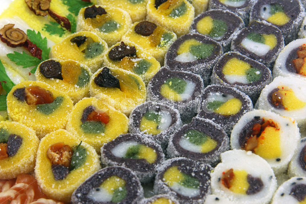 color,Mochi rice cake,Glutinous rice mochi,Glutinous rice,pattern,Korean,Fivecolored dumplings,food,Traditional rice cake,mochi,Chopsal,korea,Dango,rice cake,tradition,Cheap Sal Mochi,traditional food,Korean tradition,colorful