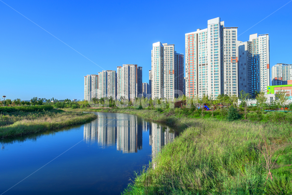 청라,호수공원,반영,매직아워,도시,파란하늘,물,보트,아파트,수변,갈대,억새,수로,오후,저녁,인천,도시,풍경,city,landscape,한국도시풍경,한국도시경관,korea cityscape,building,건물,시티,town,high rise,고층 건물,urban,어반