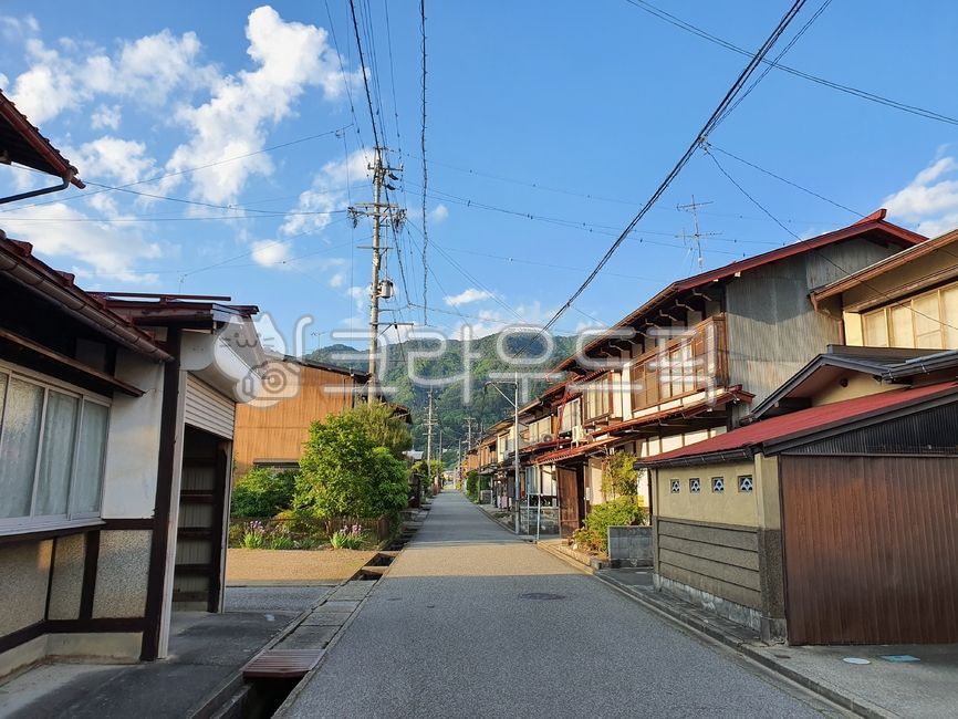 마을,일본,도로,거리,골목,파란,하늘,산,한적한,조용한,road,street,village,japan,alley,blue,sky,mountain,calm