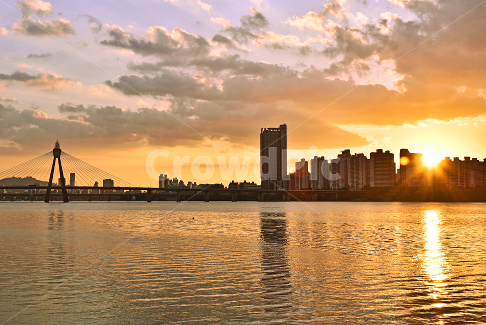 도시풍경,노을,석양,강변,해질무렵,해질녘,background,landscape,구름,색감,오렌지색,water,물,building,워터프론트,건물,반사,물결,한강,황혼,서울,강변풍경,일몰,outdoors,옥외,sky,하늘,아파트촌,고층빌딩,낭만적,드라마틱,올림픽대교,sunset,도시,풍경,city,landscape,한국도시풍경,한국도시경관,korea cityscape