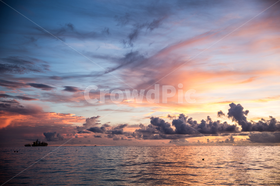 마이크로비치,바다,사이판,휴식,휴양,사이판마이크로비치,사이판바다,사이판휴양지,배,바나나보트,구름,하늘,파란바다,파란하늘,여름,여름바다,바캉스,바다수영,물놀이