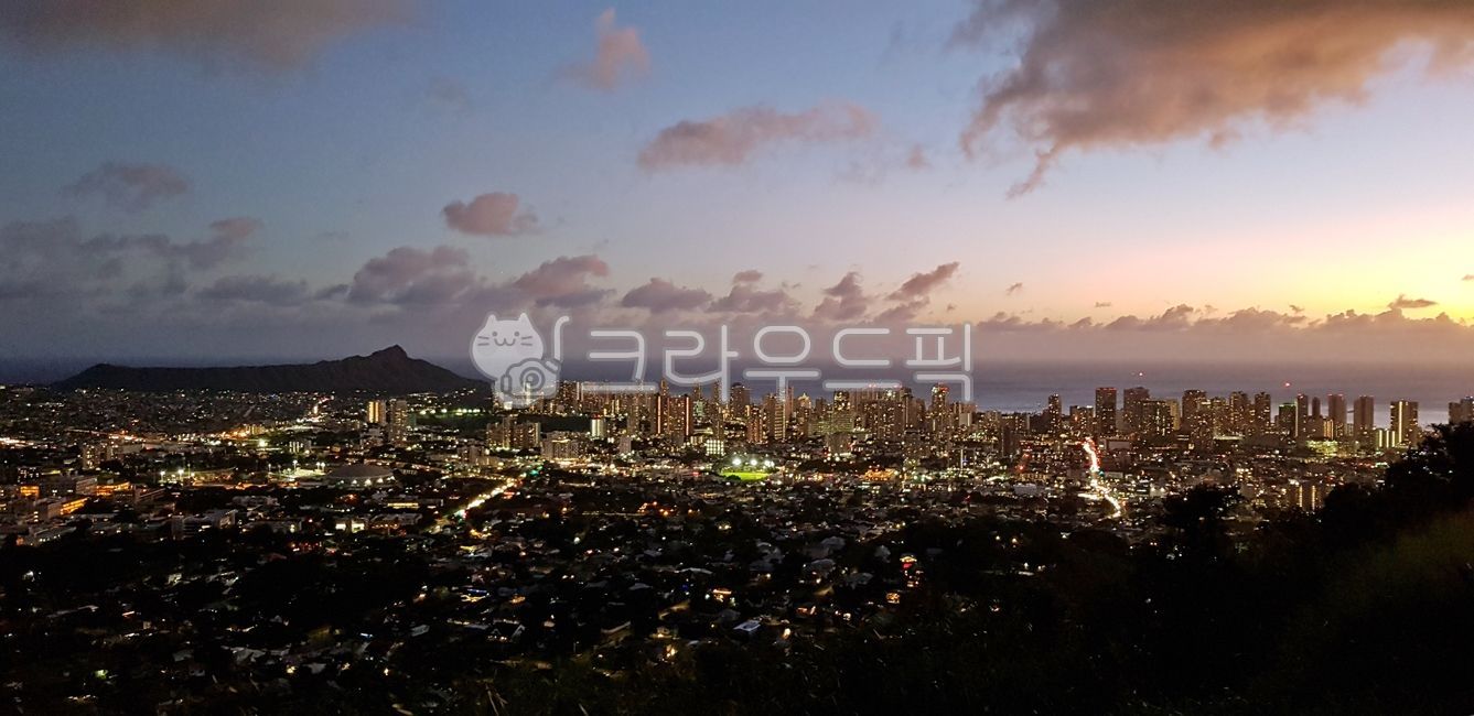 cloud,night view,city view,city,Hawaii,Its getting dark,fire,oh wow,under the mountain,diamond head