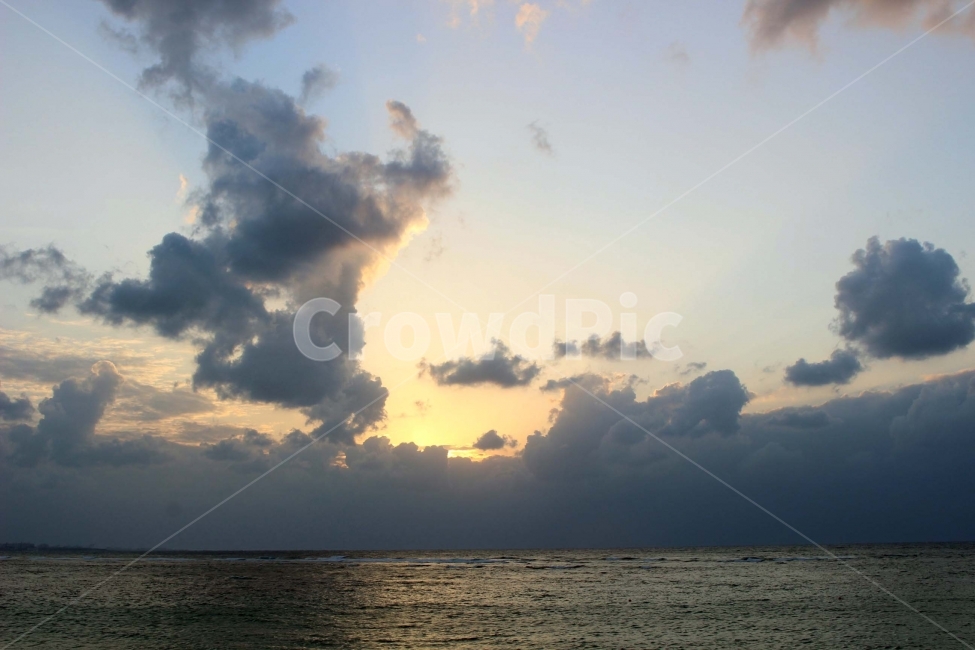 노을,하늘,구름,나무,자연,가지,잎,광경,선셋,sunset,sky,cloud,바다,물,야외,풍경,경관,선셋비치,오키나와,자연,풍경,nature,landscape,weather,날씨,outdoors,옥외,cumulus,적운