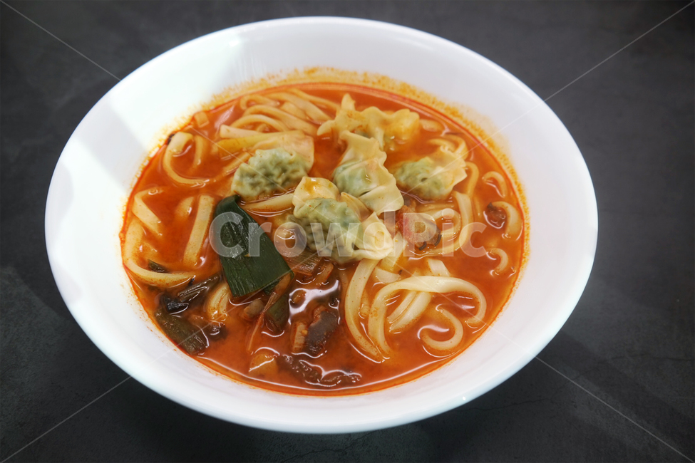 bowl,food,meal,dish,noodle,lunch,칼국수,요리,식사,인스턴트,버섯,만두,얼큰,혼밥,사발,국수,음식,식재료,요리,food,cook,meal,dishes,food reserves,면류,면요리,noodles