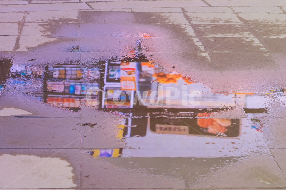 반영,감성,풍경,서울,길,광고,건물,바닥,도시,풍경,city,landscape,감성,sensible,feeling,색깔,색상,색채,색감,color sense,color sensitivity,feeling of color,puddle,흐리게 하다