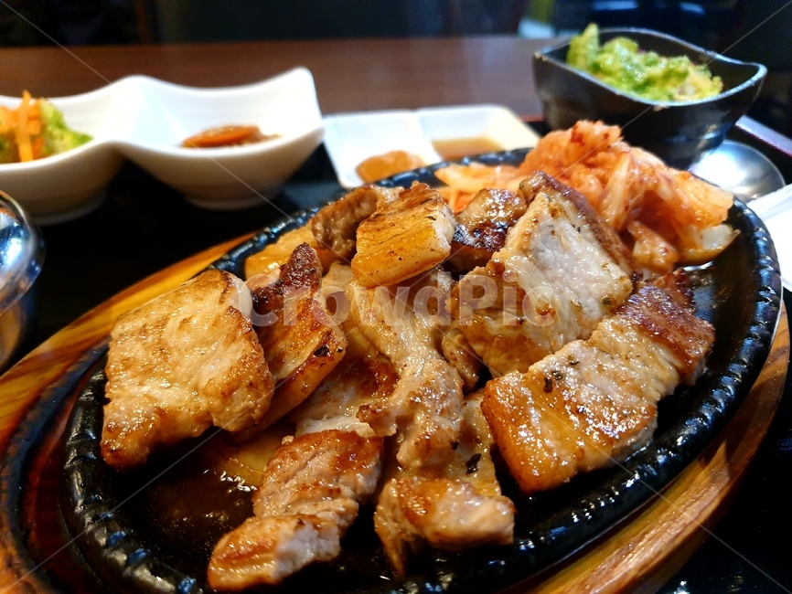 food,음식,meal,식사,dish,요리,삼겹살,pork,돼지고기,한국음식,한식,한국요리,점심,lunch