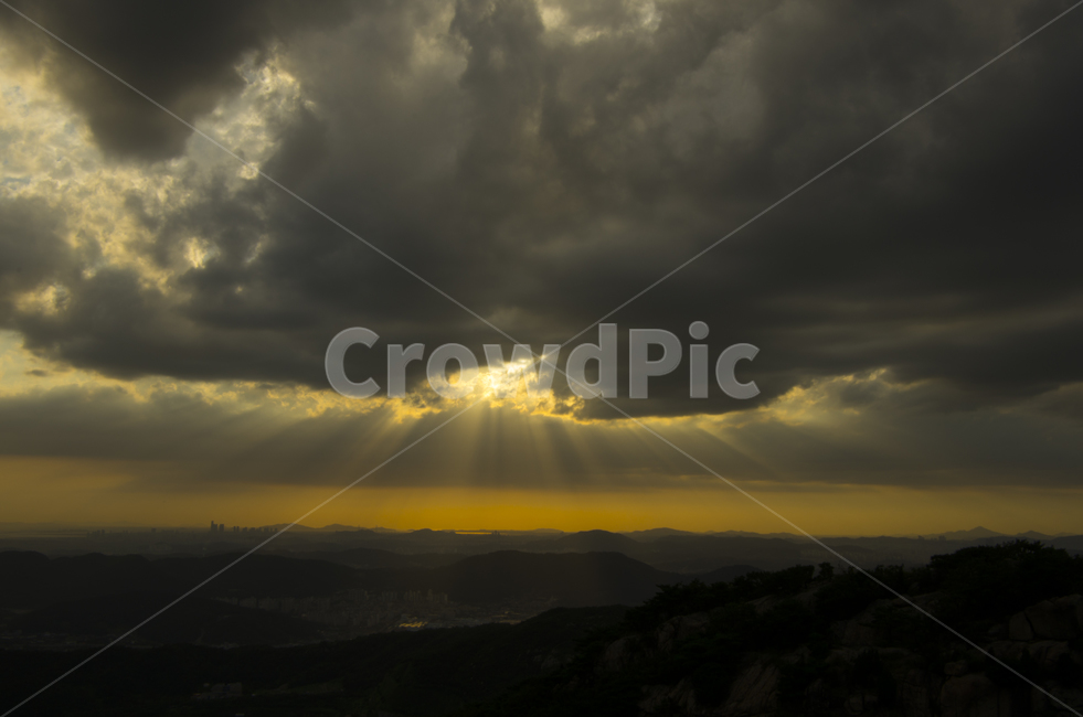 하늘,구름,먹구름,햇살,태양,scene,view,feeling,emotion,nature,landscape,season,풍경,감정,감성,자연,계절,뷰티,cloud,sunlight,풍경사진,감성사진,정취