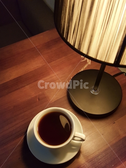 커피,coffee,커피잔,조명,음식,후식,디저트,테이블,커피,카페,coffee,cafe