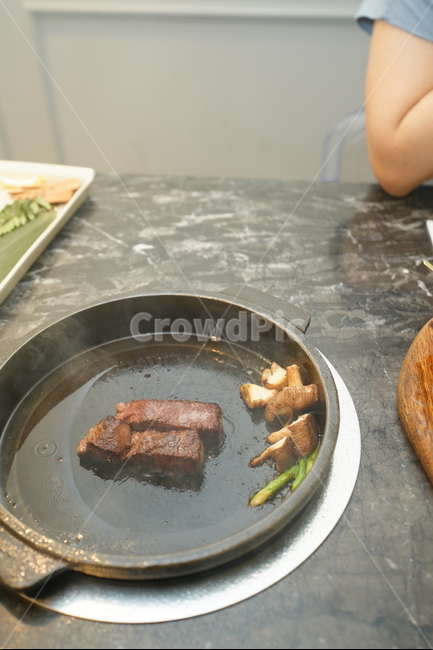 식사,먹거리,육식,육류,소고기,구이,안주,불판,음식,food