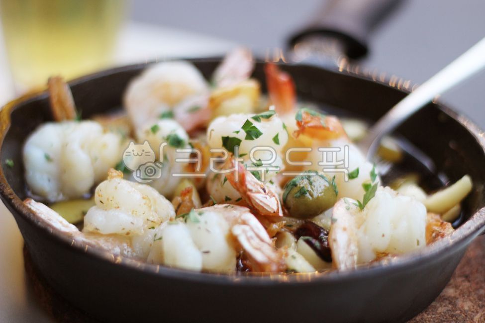 새우감바스,감바스,새우,새우요리,새우구이,구이,새우찜,찜요리,감바스알아히요,스페인요리,올리브오일요리,감성한끼,홈파티음식,바게트와함께,마늘향가득