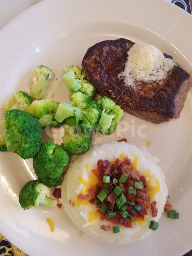 레스토랑,음식,스테이크,야채,고기,분위기,플레이트,음식,식재료,요리,food,cook,meal,dishes,food reserves,육류,고기,meat,양식,서양음식,서양요리,western food,western dishes,western meal,western cook
