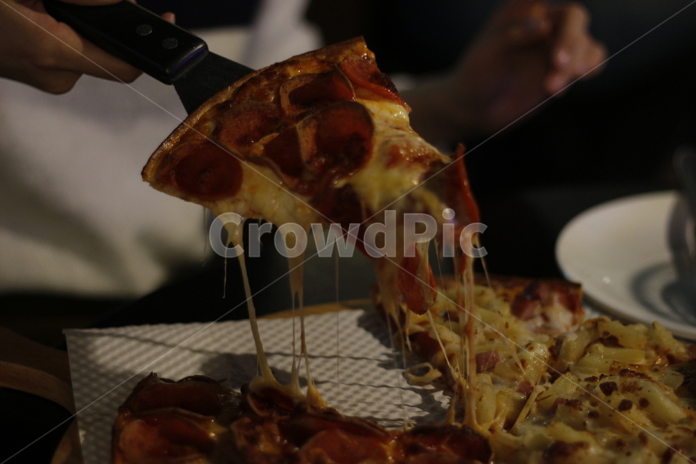 피자,음식,요리,맛집,양식,하와이안피자,페퍼로니피자,파인애플,페퍼로니,햄,빵,치즈,음식,식재료,요리,food,cook,meal,dishes,food reserves,양식,서양음식,서양요리,western food,western dishes,western meal,western cook