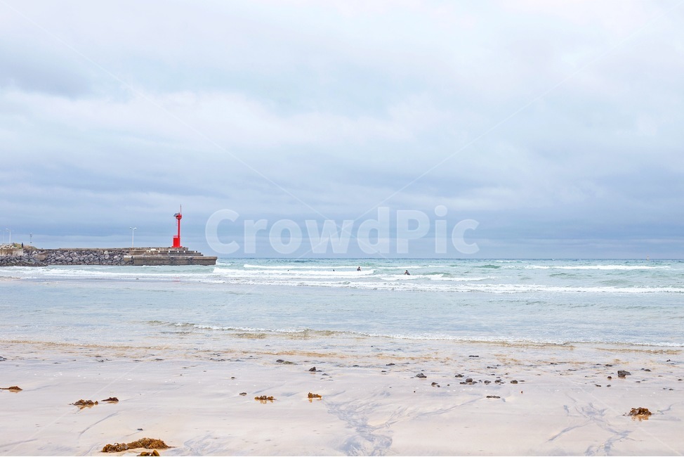 제주도,바다,해변,등대,파도,구름,하늘,풍경,이호테우해변,sea,beach,jenu,secnery,cloud,한국,자연,풍경,nature,landscape,한국자연풍경,한국자연경관,korea nature landscape,해변,바다,beach,sea,등대,lighthouse,제주도,jeju,jeju island,architecture,건축물,building,건물,tower,탑