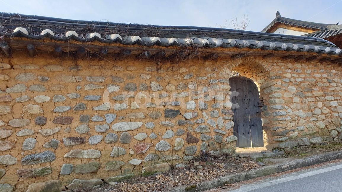 기와,옛날집,기와집,한옥,건축물,building,건물,door,문,flooring,pergola,wall,벽,옥외,자연,outdoors,nature,한국전통,한국문화,korean traditional,korean culture,건축물,건물외관,exterior,building,structure,architecture,construction