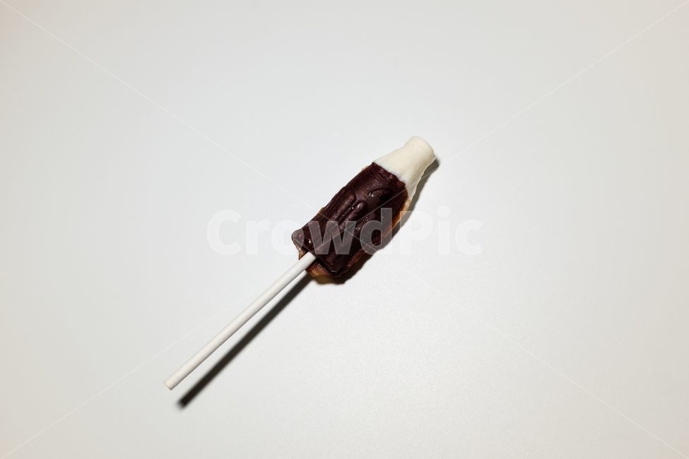 콜라,콜라병모양,사탕,막대사탕,달콤한,화이트데이,밸런타인데이,갈색,소다맛,콜라맛,후식,어린이,선물,색깔사탕,흰색,디저트,간식,후식,dessert,snack