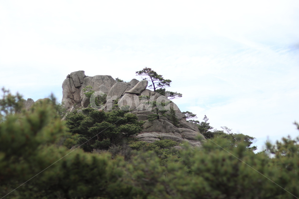 용봉산,하늘,구름,바위,봄,초록,자연,풍경,nature,landscape,한국자연풍경,한국자연경관,korea nature landscape,outdoors,옥외,cliff,낭떠러지