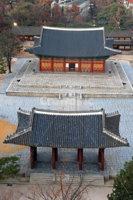덕수궁,중화전,중화문,궁,궁궐,고궁,문화재,건축,건축물,고건축,전통건축,하이앵글,계단,한국,전통,한국전통,명소,문,입구,서울,건물,역사,한국전통,한국문화,korean traditional,korean culture,랜드마크,landmark,tourist attraction,한국랜드마크,한국관광지,한국명소,korea landmark,korea tourist attraction