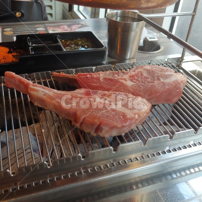 양갈비,양고기,양,생고기,양꼬치,숯불,불판,외식,식사,음식,식재료,요리,food,cook,meal,dishes,food reserves,육류,고기,meat