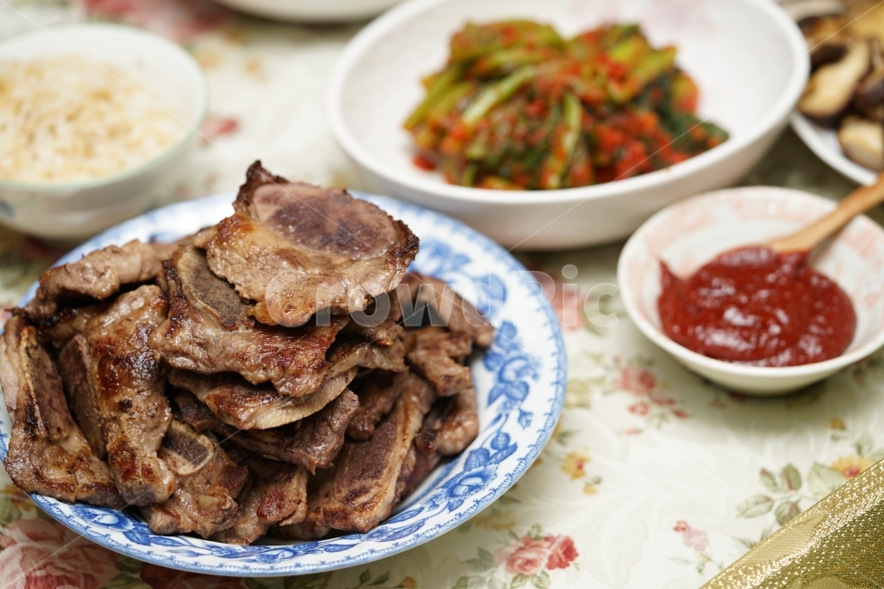 고기,갈비,먹방,음식,푸드,육식,구이,식사,안주,안줏거리,갈빗살,집밥,저녁식사,식사시간,접사,음식,식재료,요리,food,cook,meal,dishes,food reserves,육류,고기,meat,한식,한국음식,한국요리,korean food,korean dishes,korean meal,korean cook