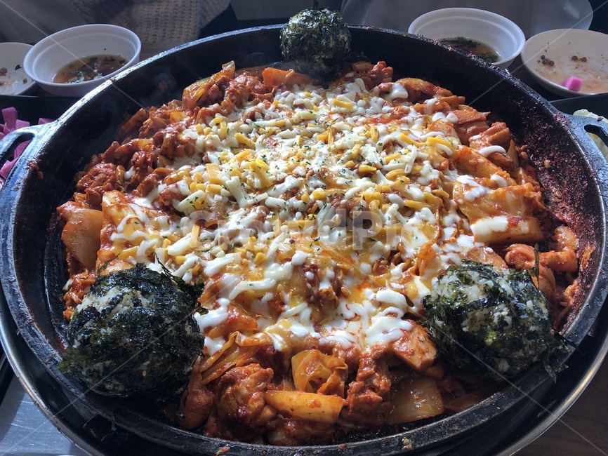 주먹밥,치즈,볶음밥,고기,음식,매콤,김치,소세지,떡