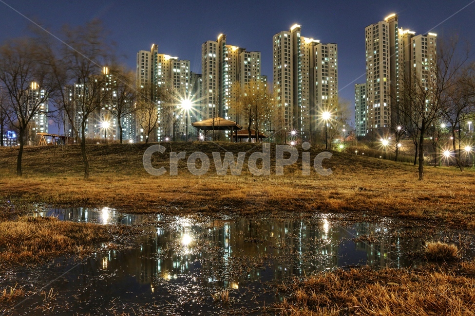 야경,운정호수공원,불빛,공원,아파트,야경,밤,풍경,nightscape,night,landscape,도시,city,한국도시풍경,한국도시경관,korea cityscape,puddle,흐리게 하다,urban,어반,시티,town,building,건물