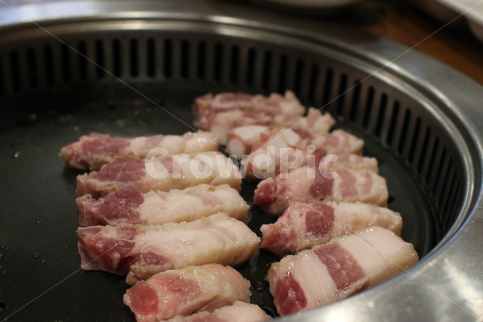 삼겹살,돼지고기,고기,목살,삼겹,쌈야채,쌈채소,상추,고추,깻잎,배추