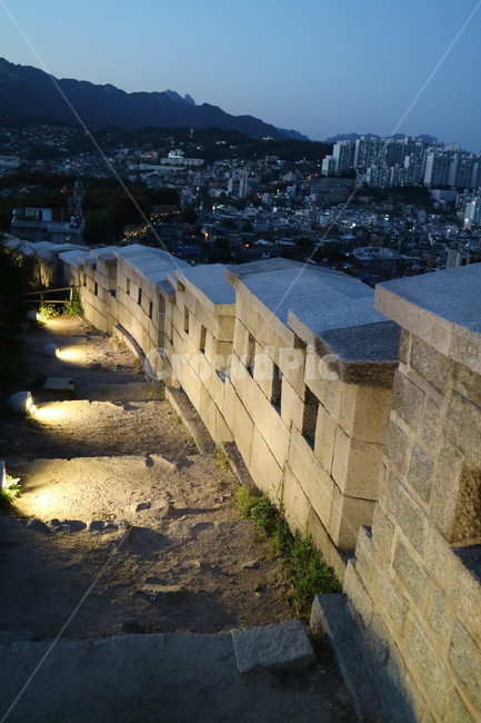 낙산공원,야경,성곽,풍경,서울,야경,밤,풍경,nightscape,night,landscape,한국전통,한국문화,korean traditional,korean culture,건축물,건물외관,exterior,building,structure,architecture,construction,nature,자연,outdoors,옥외,경치,scenery