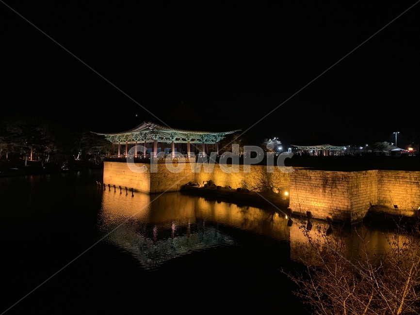 안압지,동궁과월지,경주,야경,문화재,랜드마크,야경코스,야경,밤,풍경,nightscape,night,landscape,한국전통,한국문화,korean traditional,korean culture,랜드마크,landmark,tourist attraction,한국랜드마크,한국관광지,한국명소,korea landmark,korea tourist attraction,architecture,건축물,building,건물,castle,성,fort,요새