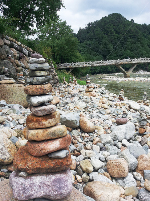 여름,강,하늘,숲,초록색,나무,다리,돌탑,소원,강가,물,돌맹이,파편,rubble,summer,sky,forest,green,obtainstone,astonetower,bridge,river,trees