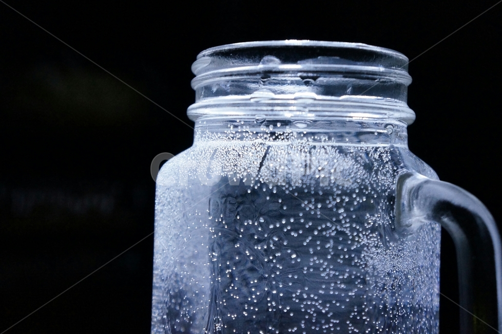 물병,공기방울,어둠,빛,물빛,밤,투명,배경,배경화면,음료수,drink,beverage