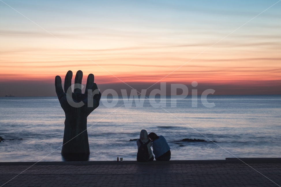 포항,호미곶,사랑,연인,일출,해변,바다,beach,sea,랜드마크,landmark,tourist attraction,한국랜드마크,한국관광지,한국명소,korea landmark,korea tourist attraction,조각상,동상,석상,조형물,statue,bronze statue,stone statue,사람,인물,인간,human,person,연인,커플,사랑,lover,couple,여행,휴가,traveling,vacation,trip,색깔,색상,색채,색감,color sense,color sensitivity,feeling of color