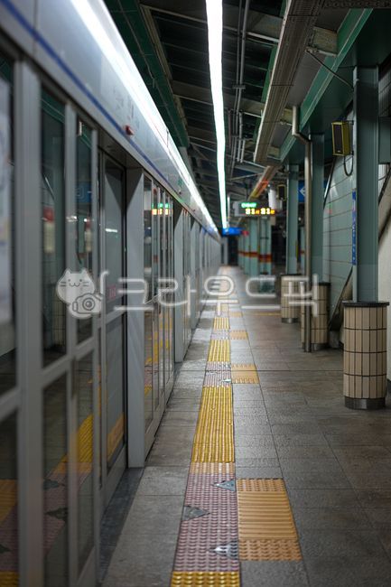 subway,train,transportation,transportation,public transportation,line 1