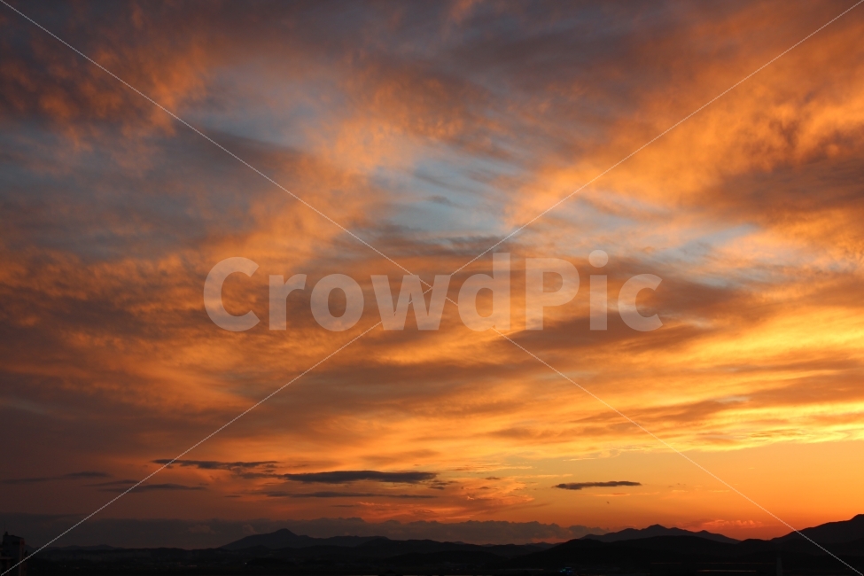 하늘,석양,구름,붉은석양,지는해,자연,풍경,nature,landscape,outdoors,옥외,sky,dusk,황혼,dawn,새벽,red sky,붉은 하늘,sunset,일몰