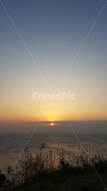 여명,일출,바다,수평선,구름,자연,풍경,nature,landscape,outdoors,옥외,dawn,새벽,red sky,붉은 하늘,sunset,일몰,sky,하늘,dusk,황혼