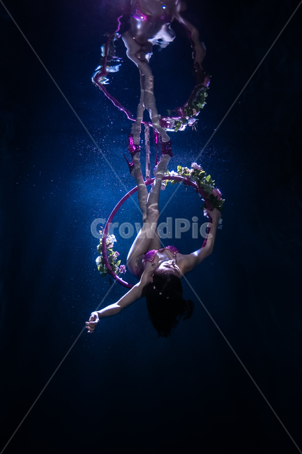 수중프로필,수중후프,수중서커스,에어리얼후프,바디프로필,aerialhoop,서커스,수중운동,비키니,사람,인물,인간,human,person,여성,여자,woman,female,lady