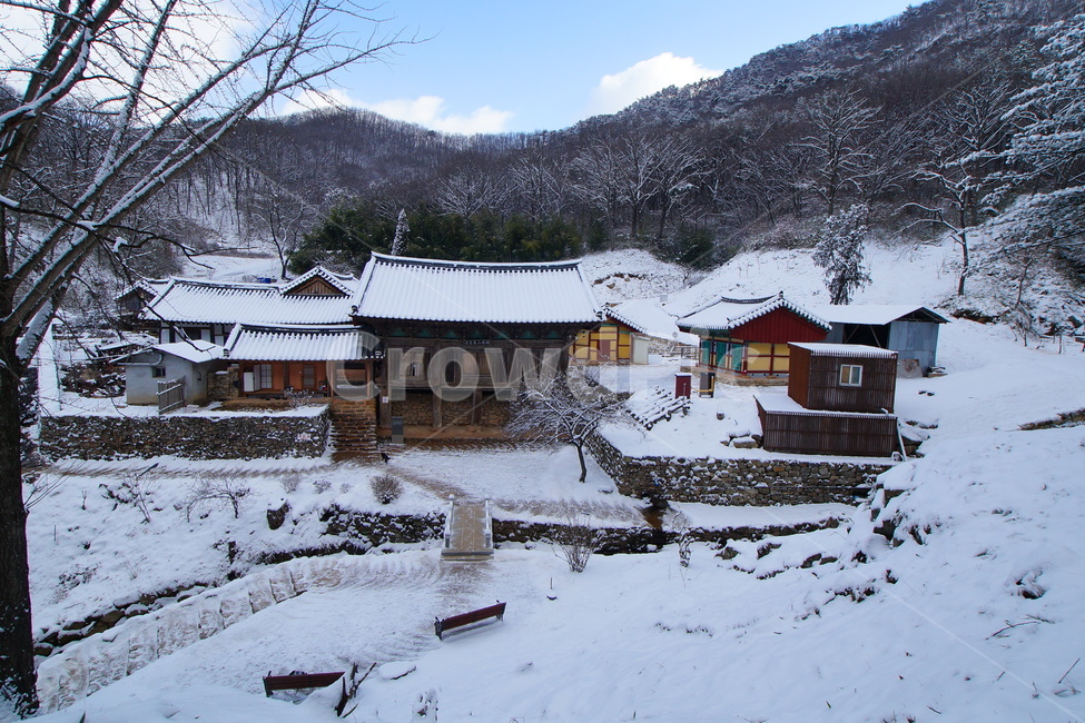 화암사,사찰,천년고찰,설경,완주,겨울,계절,winter,season,한국전통,한국문화,korean traditional,korean culture,종교,신앙,religion,belief,faith,건축물,건물외관,exterior,building,structure,architecture,construction
