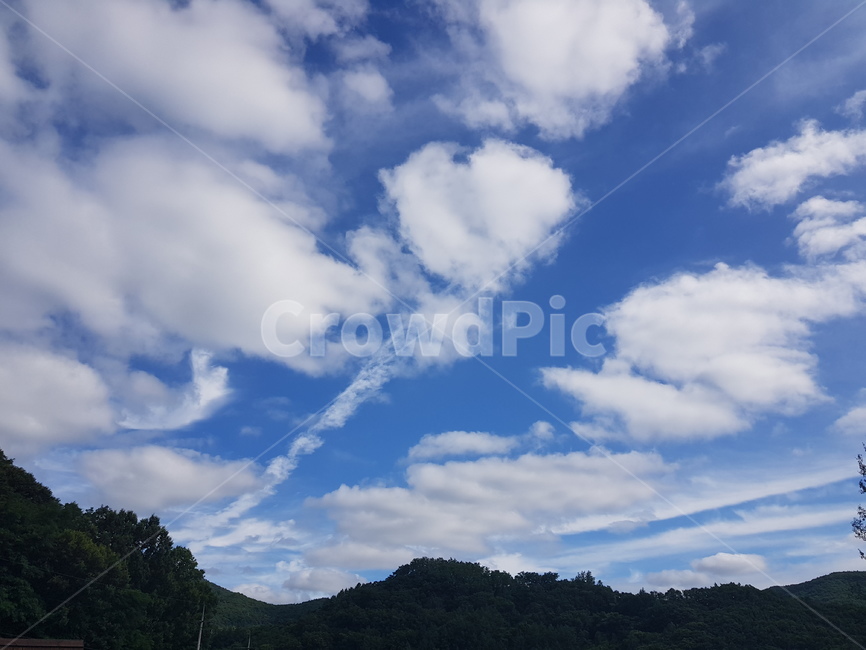 하늘,구름,하트구름,하트모양,예쁜구름,예쁜하늘,자연,풍경,nature,landscape,outdoors,옥외,weather,날씨,cloud,sky,cumulus,적운,azure sky,푸른 하늘