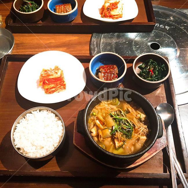 한식,된장찌개,차돌된장,직장인점심,koreanlunch,koreanbeanpastestew,koreanmeal,ricewithsidedishes,음식,식재료,요리,food,cook,meal,dishes,food reserves,한식,한국음식,한국요리,korean food,korean dishes,korean meal,korean cook