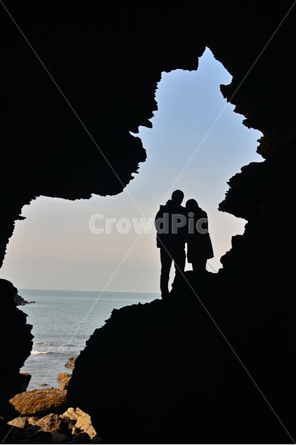 person,사람,human,인간,silhouette,실루엣,nature,자연,cave,sea,바다,outdoors,옥외,ocean,대양,water,물,shoreline,해안선,부안,채석강,해식동굴,동굴,해변,해안,연인,애인,모델