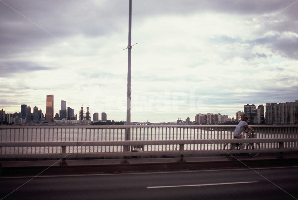 필름카메라,필름,지하철안,풍경,자전거,도시,풍경,city,landscape,banister,난간,handrail
