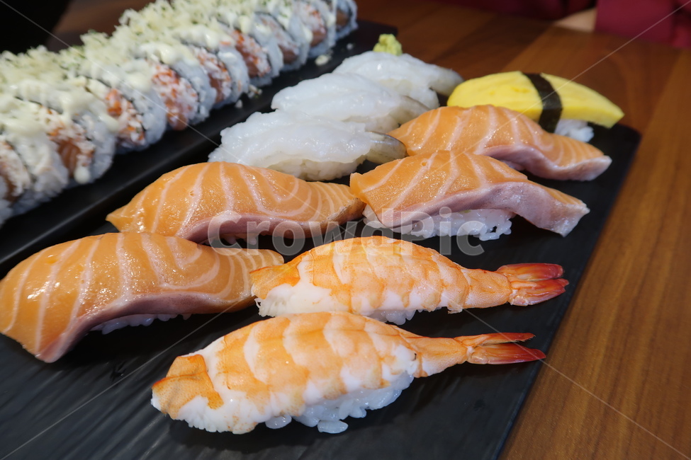 초밥,일식,연어초밥,새우초밥,캘리포니아롤,음식,식재료,요리,food,cook,meal,dishes,food reserves,일식,일본음식,일본요리,Japanese food,Japanese dishes,Japanese meal,Japanese cook
